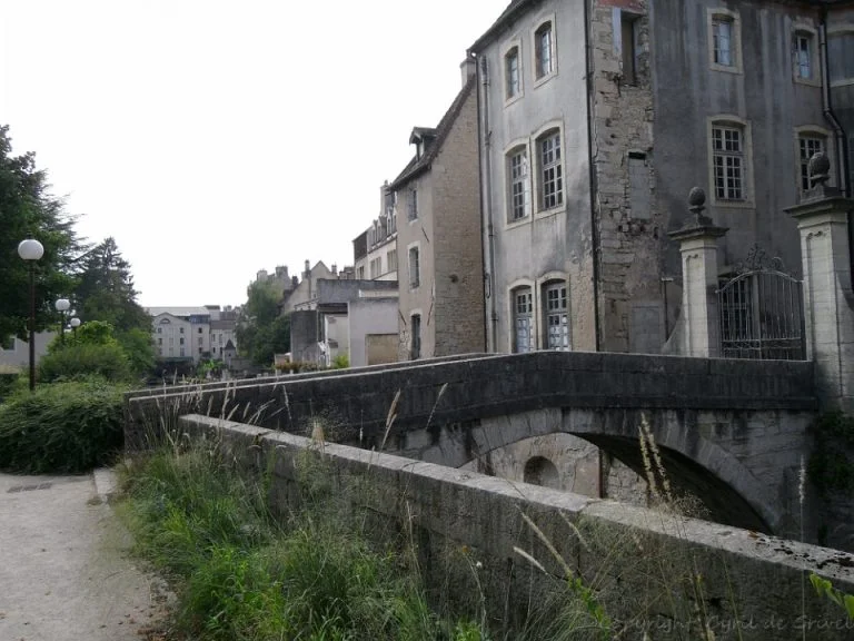 Pont entre le jardin des Chevannes et le canal des Tanneurs